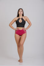 Calzón Copacabana tiro alto con detalles en tiras en caderas