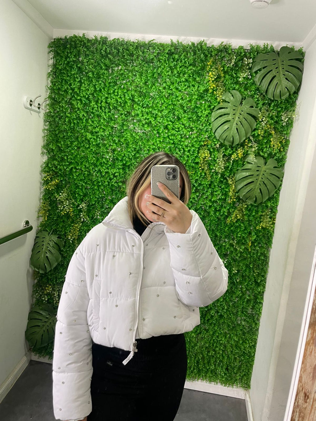 Cardigan peludo blanco y negro