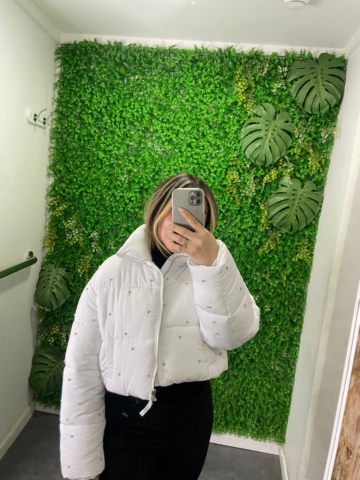 Cardigan peludo blanco y negro