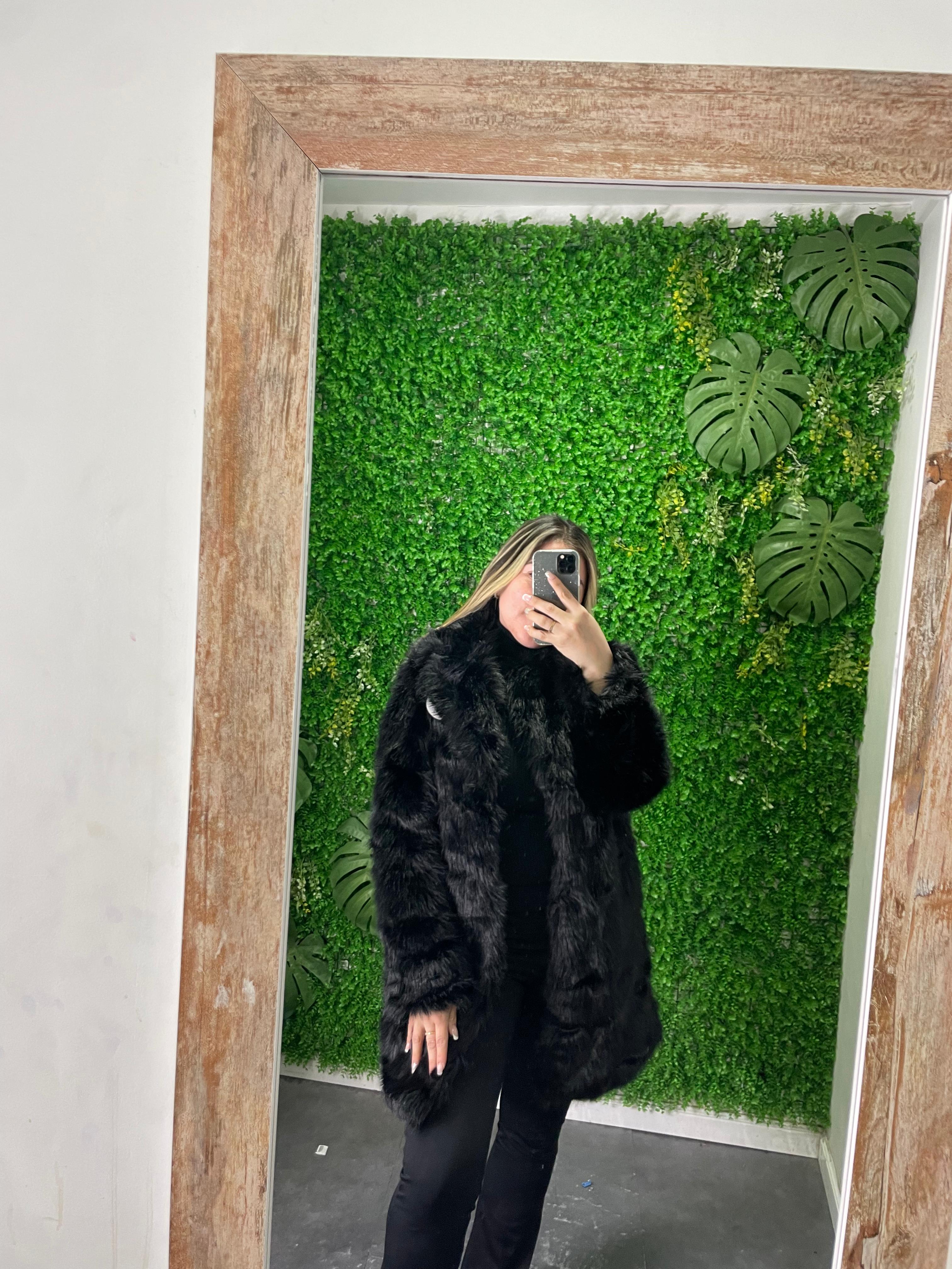 Cardigan peludo blanco y negro