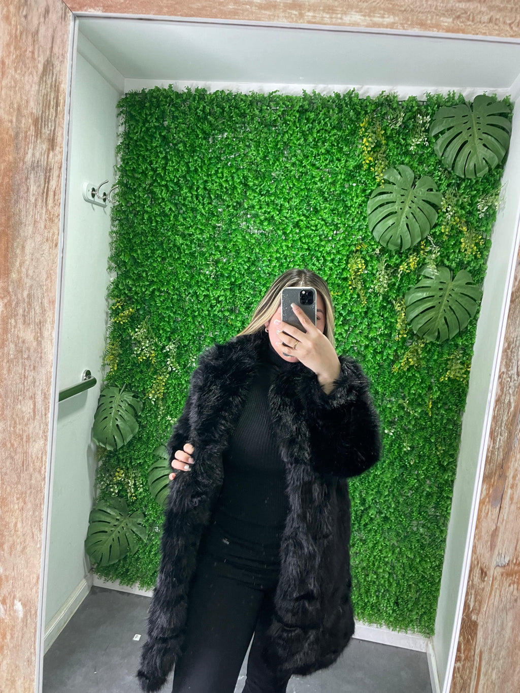 Cardigan peludo blanco y negro