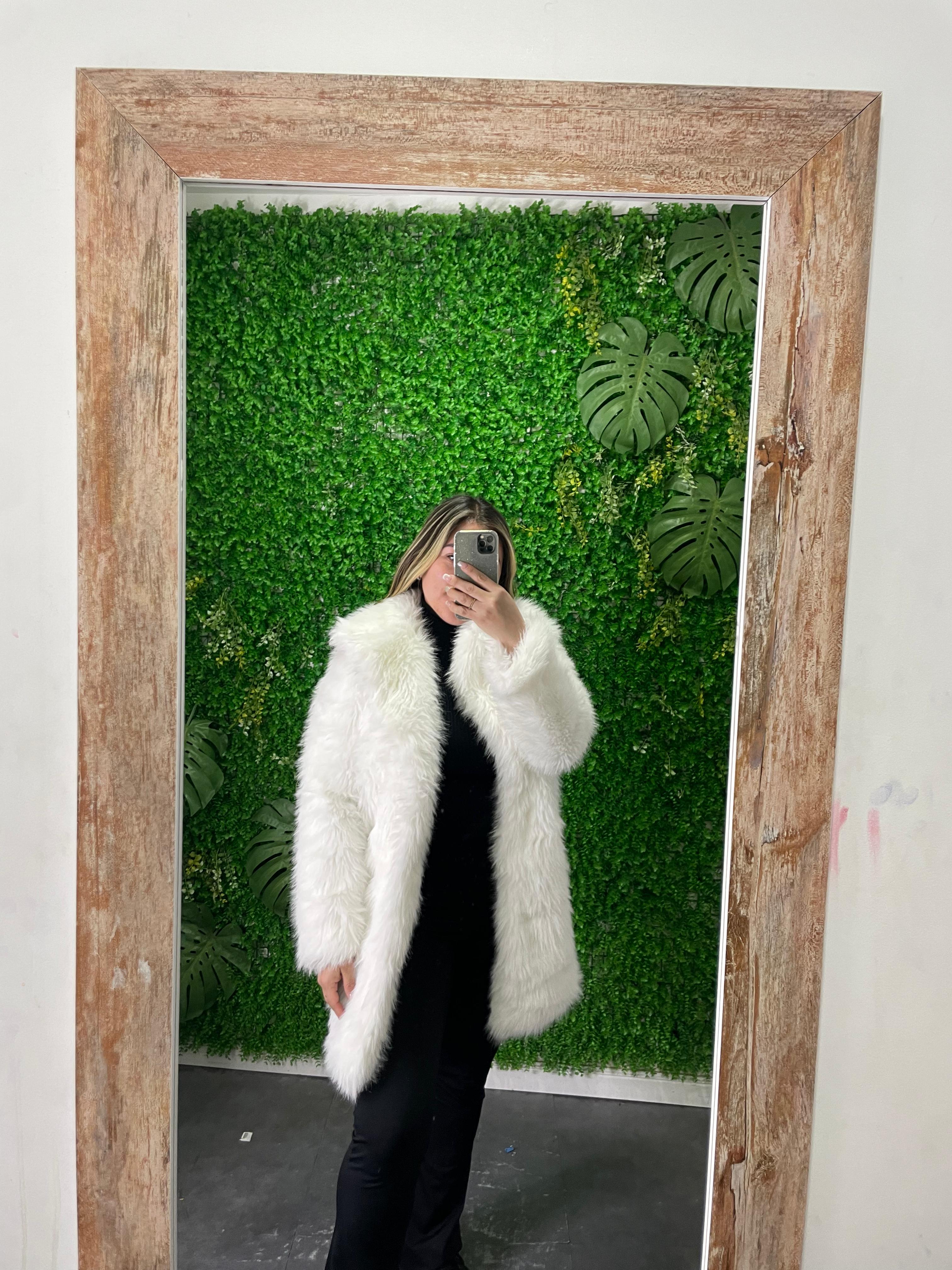 Cardigan peludo blanco y negro