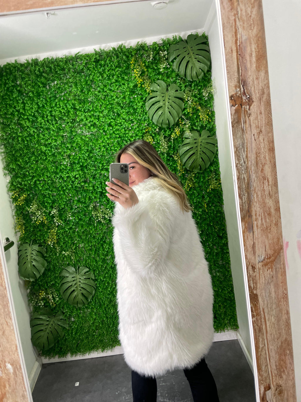 Cardigan peludo blanco y negro